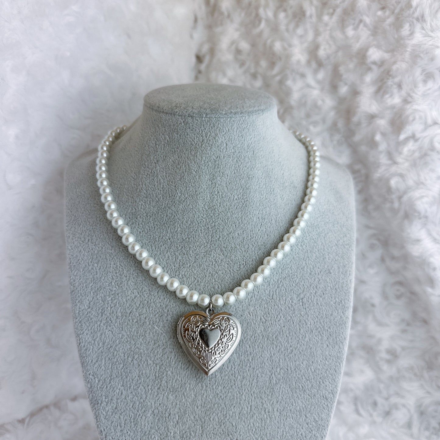 Heart Locket Necklace (Pearl)