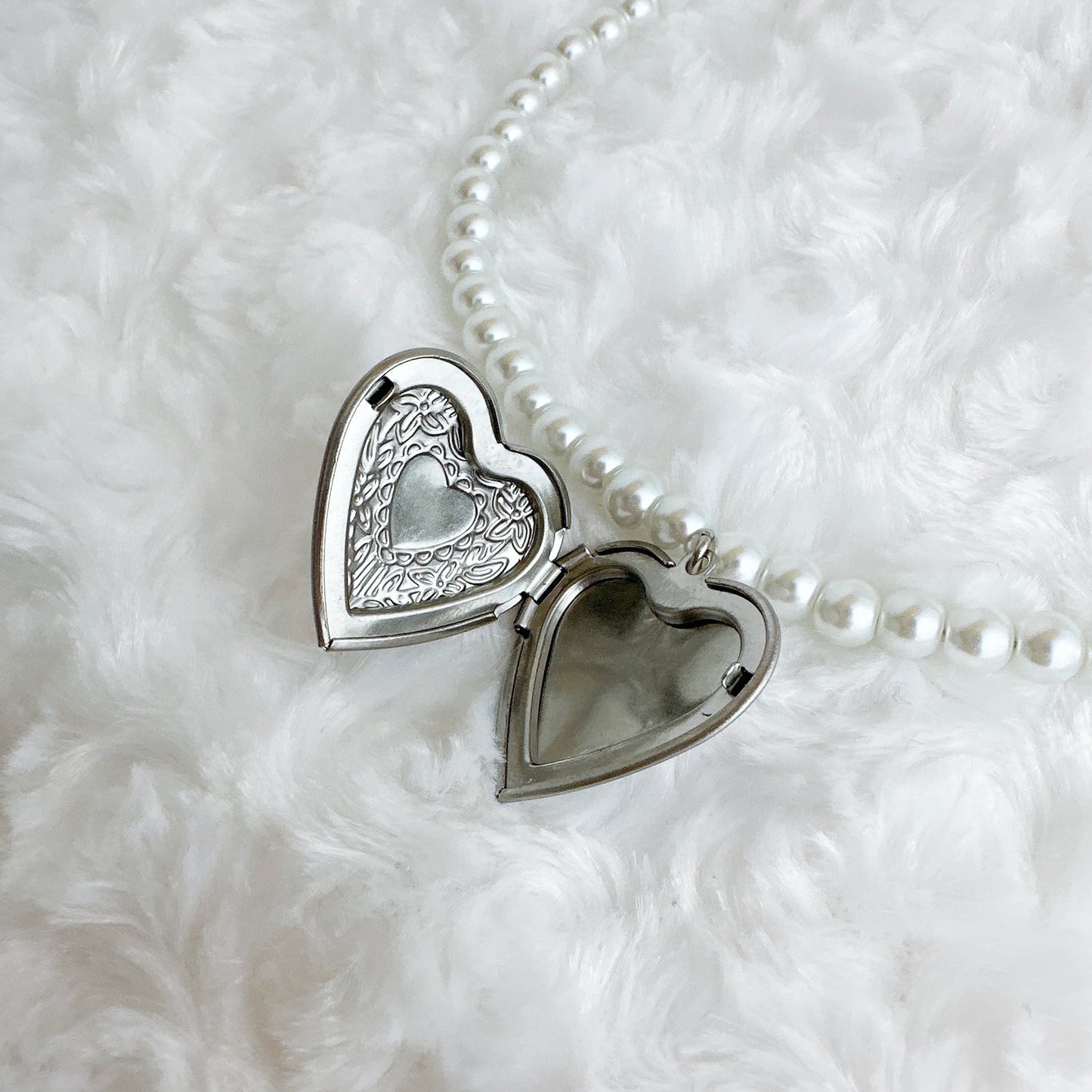 Heart Locket Necklace (Pearl)